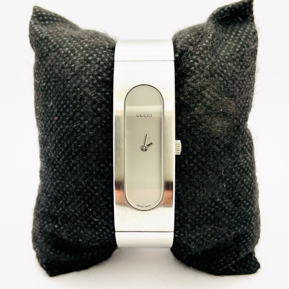 Gucci 2400 Swiss Made Women’s Small Size Bangle Wristwatch - New Battery